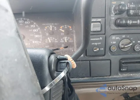 1997 Chevrolet C2500 Fleetside из США, поврежденный, VIN 1GCFC29R5VE129201